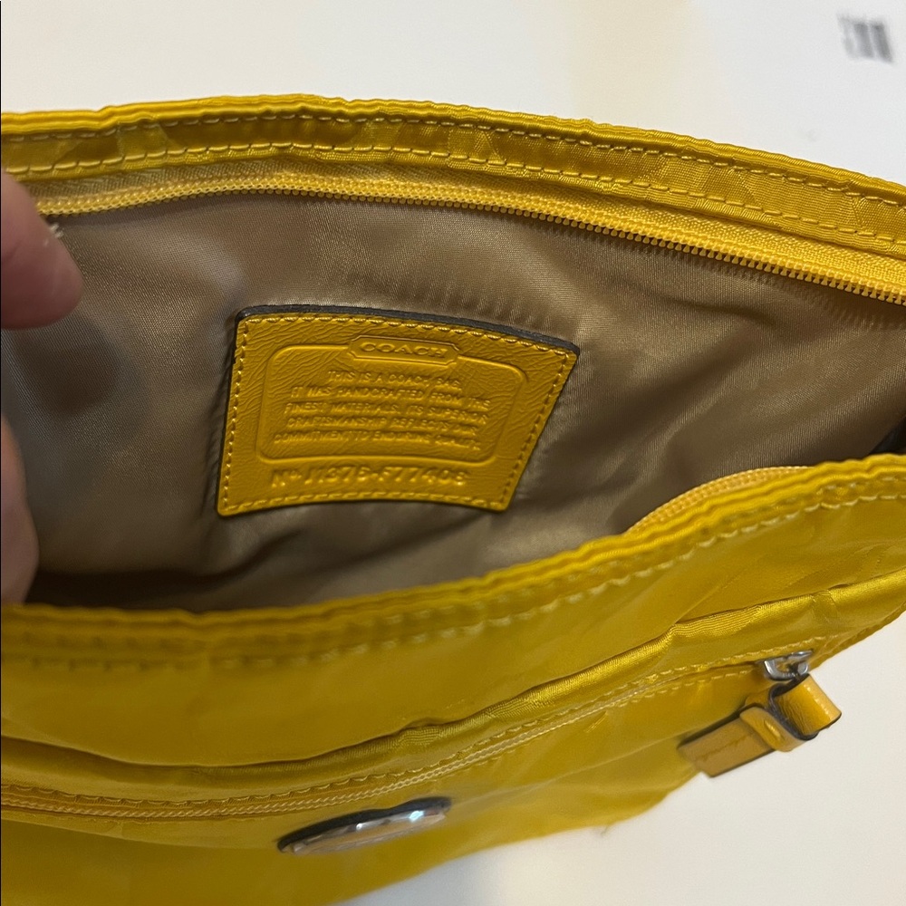Coach Yellow Crossbody Bag. Never been used - Picture 6 of 8